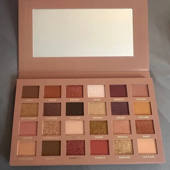 NWT CIATE LONDON Brazilian Glow
Eyeshadow Palette - Picture 1 of 6